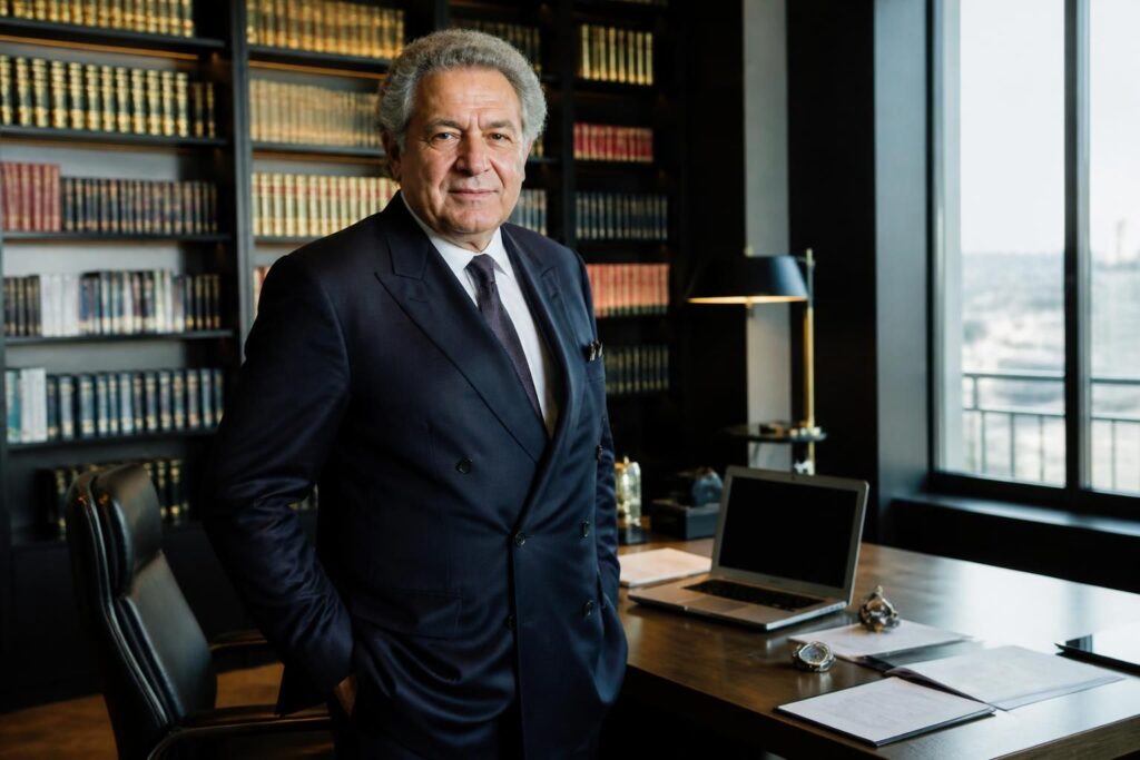 découvrez la fortune estimée et le parcours professionnel de gilles-william goldnadel, avocat renommé et expert en droit international.